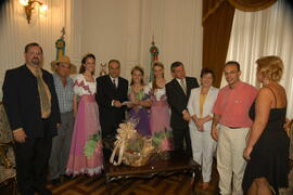 Chefe da Casa Civil, Alberto Oliveira, em audiência com o prefeito de Bento Gonçalves, Alcindo Gabrielli, e a comitiva da Festa da Uva 2006. Autor: Paulo Dias
