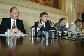 Imagem de Gabinete Germano Rigotto, dia 09/04/2003, horário 16:24. Autor: Nabor Goulart