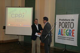 Vice-governador, Antônio Hohlfeldt, participa da entrega do projeto Fala Aí Porto Alegre ao Prefeito de Porto Alegre, José Fogaça. Autor: Ivan de Andrade