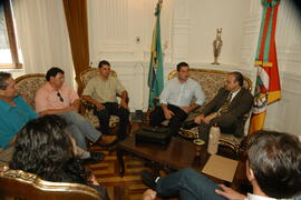 Chefe da Casa Civil, Alberto Oliveira, em reunião com o prefeito de Vila Lângaro, Moisés Dametto e comitiva. Autor: Paulo Dias