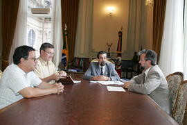 Governador em exercício, Antônio Hohlfeldt, durante reunião com presidente da Fepam, Claudio Dilda, sobre gestão ambiental. Autor: Ivan de Andrade