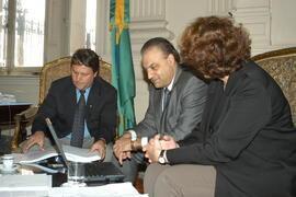 Secretário Alberto Oliveira recebe o prefeito de São Miguel das Missões. Autor: Paulo Dias
