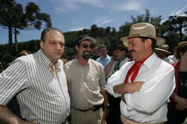 Chefe da Casa Civil, Alberto Oliveira, e governador em exercício, Antônio Hohlfeldt, visitam o XXVII Rodeio Crioulo Nacional de São José dos Ausentes. Autor: Ivan de Andrade