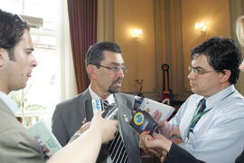 Governador em exercício, Antônio Hohlfeldt, durante assinatura de convênios com os Conselhos Regionais de Desenvolvimento. Autor: Ivan de Andrade