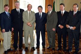 Governador Germano Rigotto durante audiência com para assinatura de contrato com convênio para liberação de passagem rodoviária sobre a barragem de Machadinho. Autor: Jefferson Bernardes