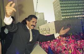 Posse do governador do Rio Grande do Sul, Olívio Dutra, na sacada do Palácio Piratini