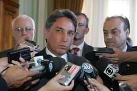 Germano Rigotto, em coletiva, anuncia redução de impostos sobre combustíveis, gasolina e diesel. Autor: Ivan de Andrade