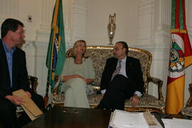 Chefe da Casa Civil, Alberto Oliveira, durante audiência com a prefeita de Turuçu, Selmira Fehrenbach. Autor: Ivan de Andrade