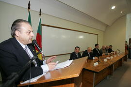 Chefe da Casa Civil, Alberto Oliveira, representa o governador durante solenidade de posse do novo presidente do Conselho Regional de Contabilidade do Estado, Rogério Rokembach. Autor: Ivan de Andrade