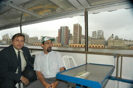 Governador em exercício, Antônio Hohlfeldt, visita a Ilha da Pólvora e assina protocolo. Autor: Paulo Dias