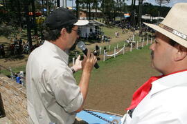 Chefe da Casa Civil, Alberto Oliveira, e governador em exercício, Antônio Hohlfeldt, visitam o XXVII Rodeio Crioulo Nacional de São José dos Ausentes. Autor: Ivan de Andrade