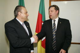 Chefe da Casa Civil, Alberto Oliveira, representa o governador durante solenidade de posse do novo presidente do Conselho Regional de Contabilidade do Estado, Rogério Rokembach. Autor: Ivan de Andrade