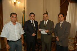 Chefe da Casa Civil, Alberto Oliveira, recebe o prefeito de Santo Augusto, Sandro Schlindwein e comitiva. Autor: Paulo Dias
