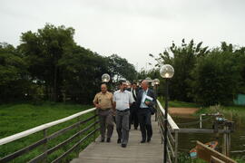 Governador em exercício, Antônio Hohlfeldt, visita a Ilha da Pólvora e assina protocolo. Autor: Paulo Dias