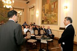 Vice-governador, Antônio Hohlfeldt, participa da entrega do projeto Fala Aí Porto Alegre ao Prefeito de Porto Alegre, José Fogaça. Autor: Ivan de Andrade