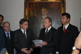 Germano Rigotto leva mensagem do governo à Assembleia Legislativa. Autor: Paulo Dias