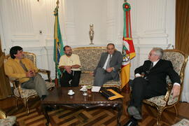 Chefe da Casa Civil, Alberto Oliveira, durante audiência com o presidente do PMDB e executiva de Butiá, Luiz Anônio Krumel. Autor: Ivan de Andrade