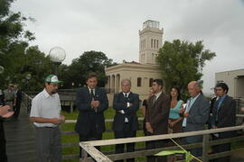 Governador em exercício, Antônio Hohlfeldt, visita a Ilha da Pólvora e assina protocolo. Autor: Paulo Dias
