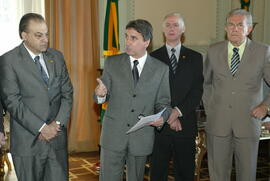 Germano Rigotto assina contrato com a Sulgás. Autor: Nabor Goulart
