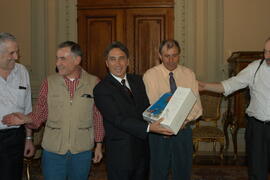 Governador Germano Rigotto em audiência à comitiva de Schiavon, da região de Veneza, formalização do termo Gemellaggio do município de Monte Belo do Sul. Autor: Paulo Dias