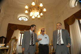 Vice-Governador, Antônio Hohlfeldt, e o chefe da Casa Civil, Alberto Oliveira, recebem o senador Pedro Simon no Palácio Piratini. Autor: Paulo Dias