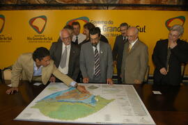 Governador em exercício, Antônio Hohlfeldt, durante o lançamento do Mapa Hidrogeológico do Rio Grande do Sul. Autor: Paulo Dias
