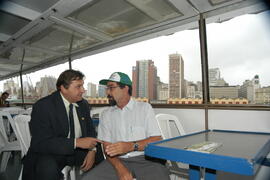 Governador em exercício, Antônio Hohlfeldt, visita a Ilha da Pólvora e assina protocolo. Autor: Paulo Dias