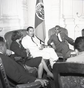 Visita do jornalista Samuel Wainer com a diretoria do jornal Última Hora ao governador Leonel Brizola