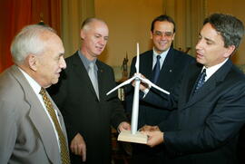 Germano Rigotto em audiência com representante da GAMESA Energia Brasil no estado. Autor: Nabor Goulart
