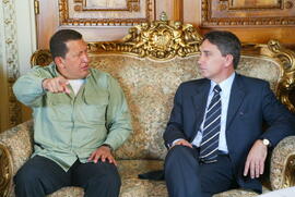 Presidente da Venezuela, Hugo Chávez, em visita o governador do RS Germano Rigotto. Autor: Nabor Goulart