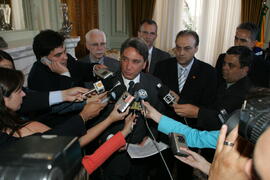 Germano Rigotto, em coletiva, anuncia redução de impostos sobre combustíveis, gasolina e diesel. Autor: Ivan de Andrade