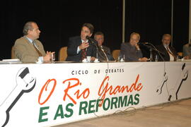Governador Germano Rigotto comparece na abertura do ciclo de debates sobre a reforma administrativa. Autor: Paulo Dias