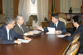Germano Rigotto recebe o secretário especial de Combates Desigualdades Regionais, José Hugo Ramos. Autor: Paulo Dias