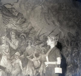 Miss Argentina 1954 Ivana Olga Kislinger junto à pintura de Helios Seelinger no Palácio Piratini