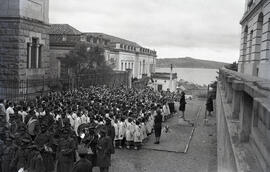 Canto orfeônico ao lado do Palácio, em homenagem ao presidente Getúlio Vargas