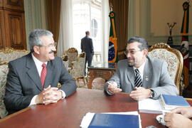 Governador em exercício, Antônio Hohlfeldt, recebe convite para a 33ª Festa do Figo em Nova Petrópolis. Autor: Ivan de Andrade