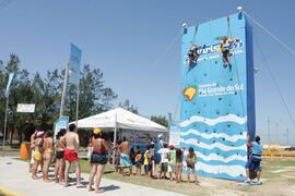Paredão da Operação Banrisol, instalado à beira-mar no Balneário Pinhal, com o objetivo de proporcionar a prática esportiva a moradores e veranistas do Litoral Norte. Autor: Itamar Aguiar