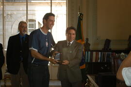 Germano Rigotto na homenagem à equipe de vôlei da Ulbra, com entrega de Medalha Rio-Grandense. Autor: Paulo Dias