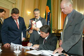 Imagem de Gabinete Germano Rigotto, dia 03/01/2003, horário 11:38. Autor: Nabor Goulart