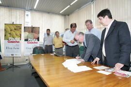 Secretário da Agricultura e Abastecimento, Odacir Klein, e o presidente da Emater, Caio Rocha, participam da abertura oficial da 24ª edição das Feiras do Litoral Norte. Autor: Itamar Aguiar