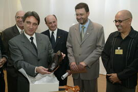 O governador do estado Germano Rigotto na inauguração do Laboratório de Tecnologia do Instituto de Ciências Exatas e Tecnológicas da Feevale. Autor: Nabor Goulart