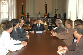 Governador Germano Rigotto recebe a visita de Valdir Heck, Prefeito de Ijuí. Autor: Paulo Dias