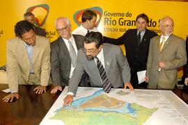 Governador em exercício, Antônio Hohlfeldt, durante o lançamento do Mapa Hidrogeológico do Rio Grande do Sul. Autor: Paulo Dias