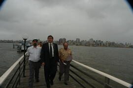 Governador em exercício, Antônio Hohlfeldt, visita a Ilha da Pólvora e assina protocolo. Autor: Paulo Dias