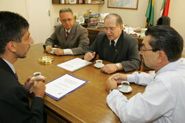 Vice-governador Antônio Hohlfeldt recebe o pró-reitor acadêmico da Unisinos, Pedro Gilberto Gomes, para discutir o Congresso Internacional da ALAIC. Autor: Ivan de Andrade