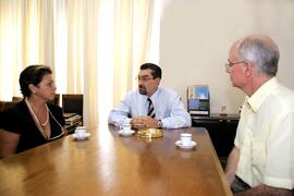 Vice-governador, Antônio Hohlfeldt, recebe a diretora institucional da Brasil Telecom, Rita Daudt. Autor: Ivan de Andrade