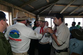 Chefe da Casa Civil, Alberto Oliveira, e governador em exercício, Antônio Hohlfeldt, visitam o XXVII Rodeio Crioulo Nacional de São José dos Ausentes. Autor: Ivan de Andrade