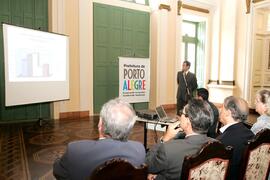 Vice-governador, Antônio Hohlfeldt, participa da entrega do projeto Fala Aí Porto Alegre ao Prefeito de Porto Alegre, José Fogaça. Autor: Ivan de Andrade
