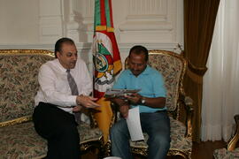 Chefe da Casa Civil, Alberto Oliveira, durante audiência com o presidente da Associação Beneficente Antônio Mendes Filho, Leonel Lucas. Autor: Ivan de Andrade