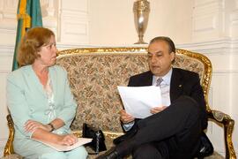 Chefe da Casa Civil, Alberto Oliveira, durante audiência com a vice-prefeita de Ibirubá, Mirian Peukert Rebelato. Autor: Paulo Dias